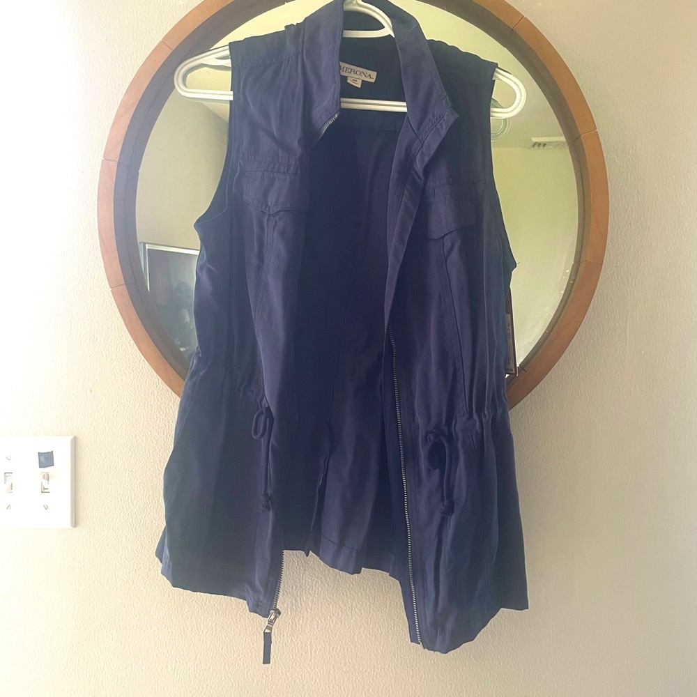 New Navy blue zip up vest NWT